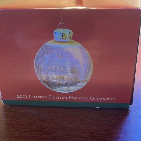 Thomas Kinkade 2011 Limited Edition Holiday Glass Ornament - Picture 9 of 9